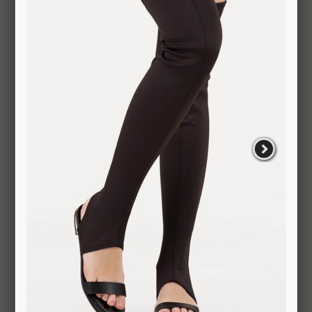 Knee sandals